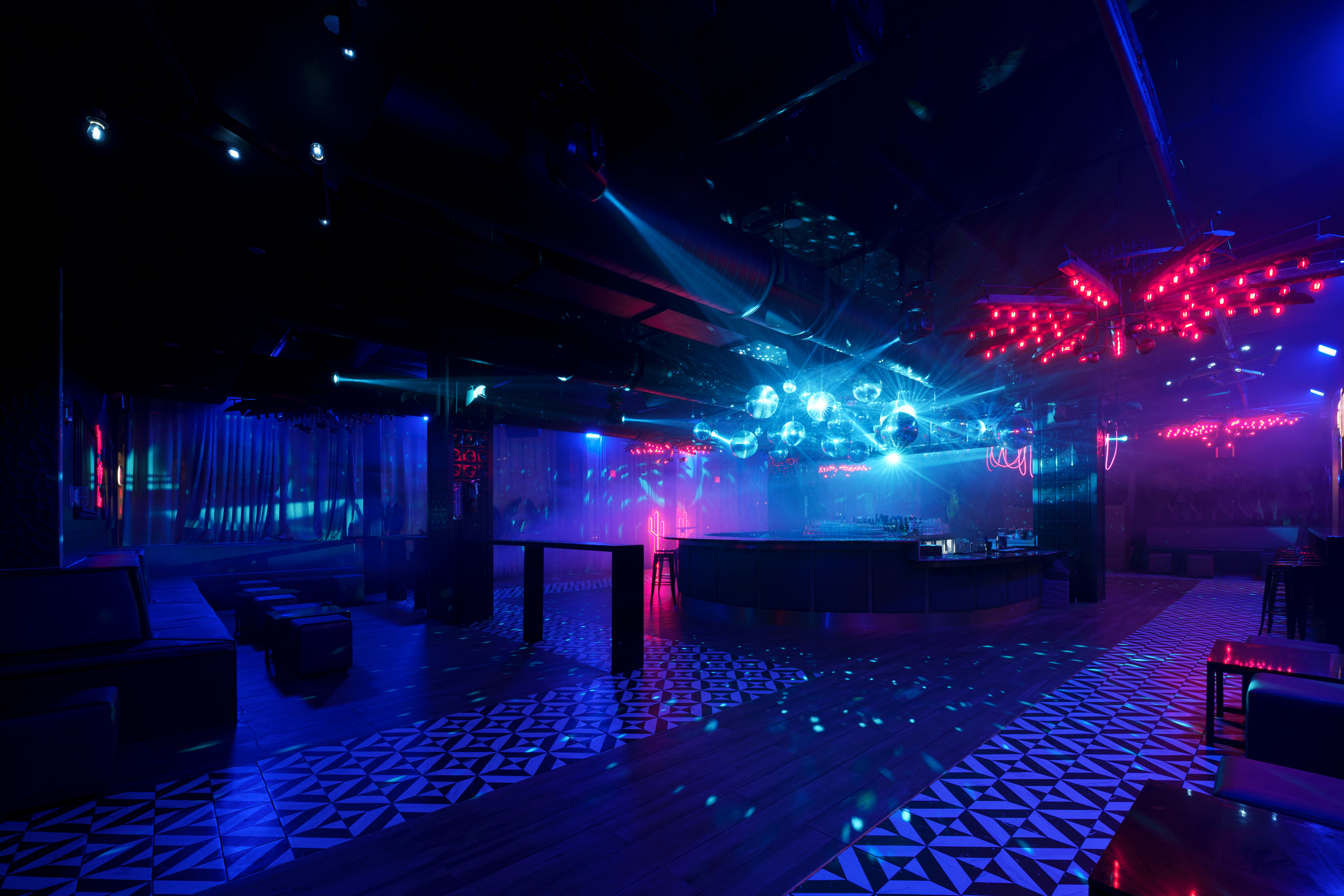 image of 4.40 Live Rooftop